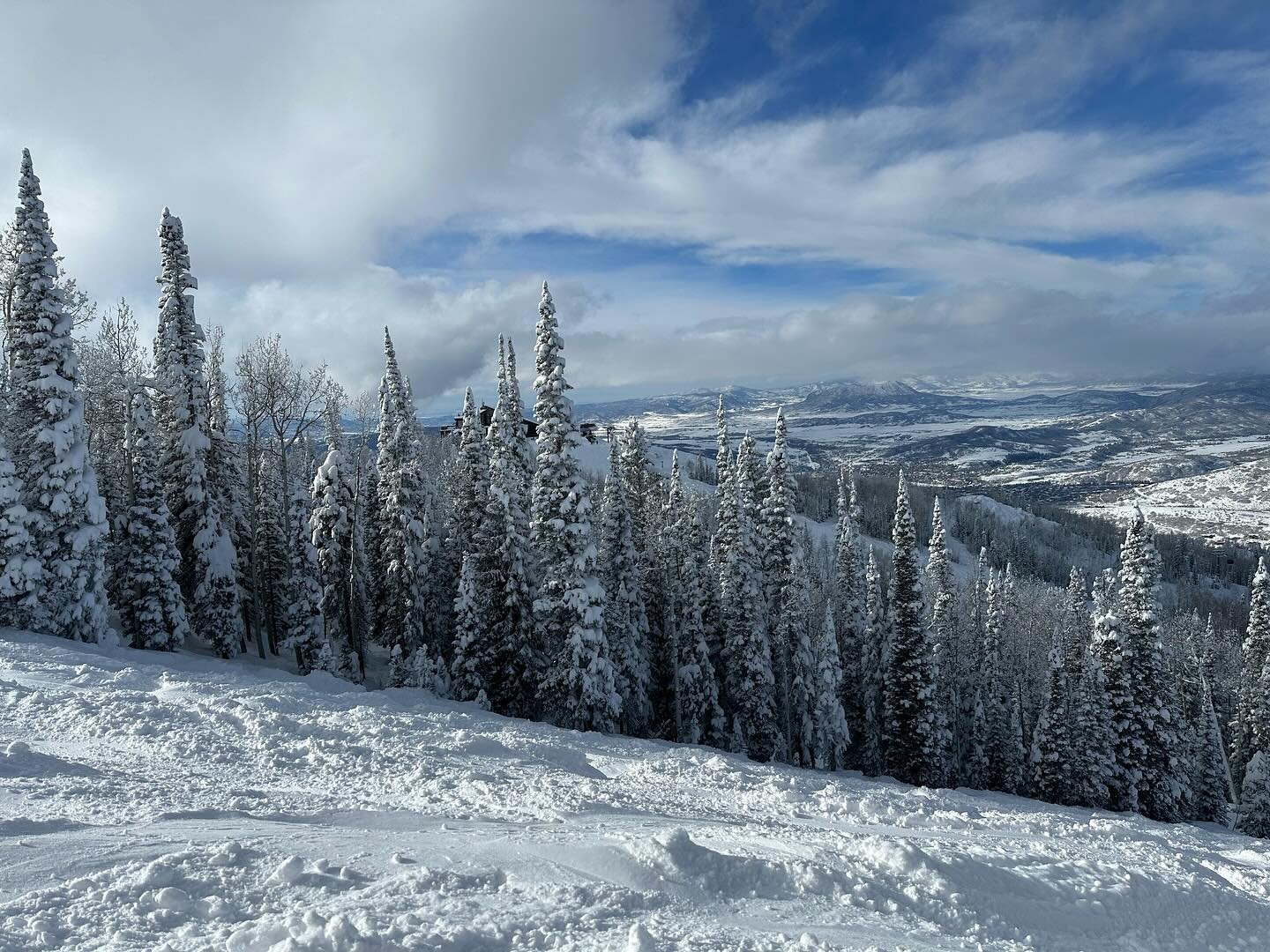 Amazing views @steamboatresort today. Lunch at @gravityhaus White Rabbit Tavern made the day extra special.